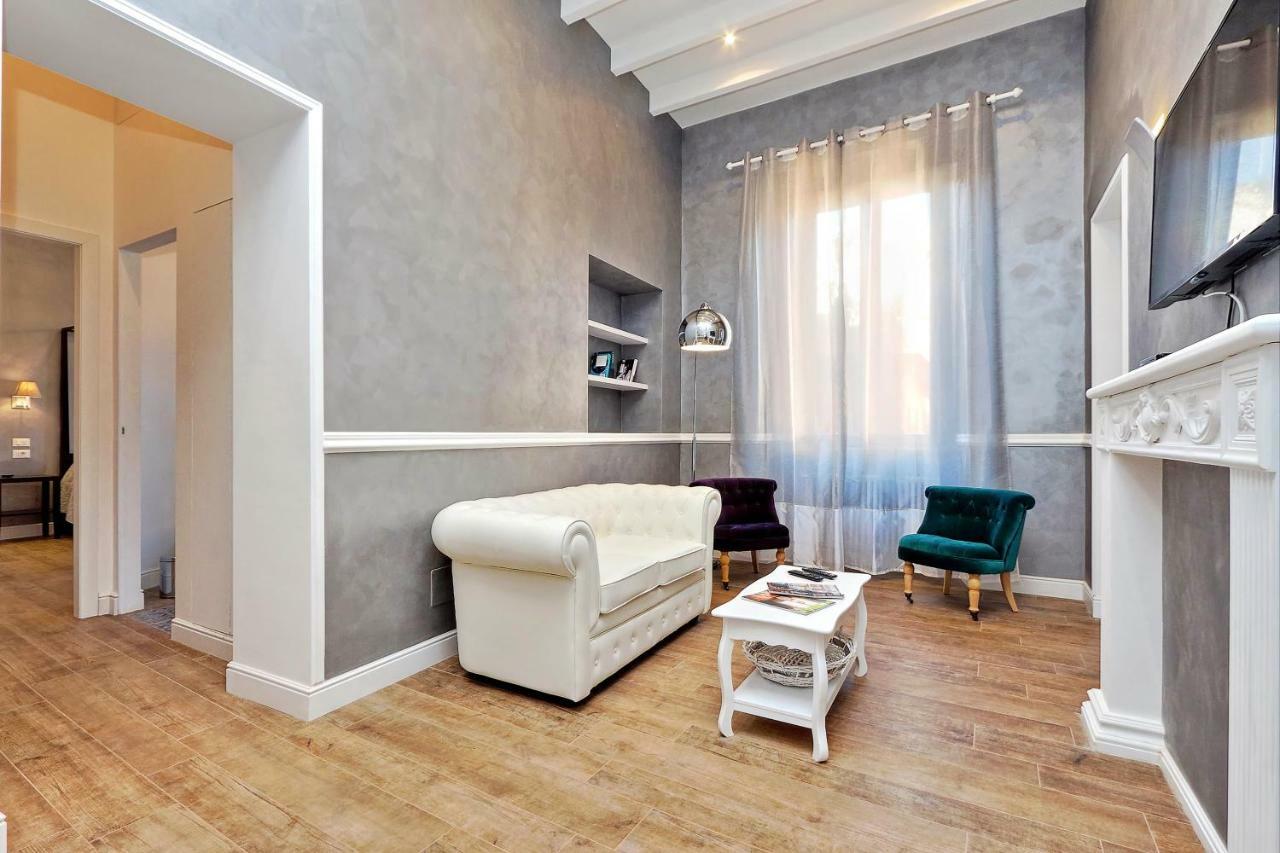 Apartamento Luxury Sabina 50 Mt From Trevi Fountain *